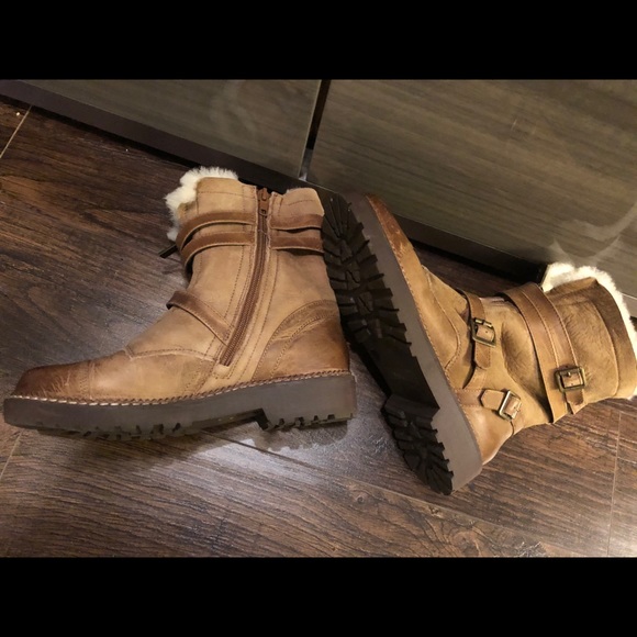 New Lamb fur soft leather above ankle warm boots. - Picture 2 of 5